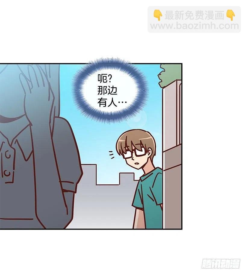 戴着面具的女生