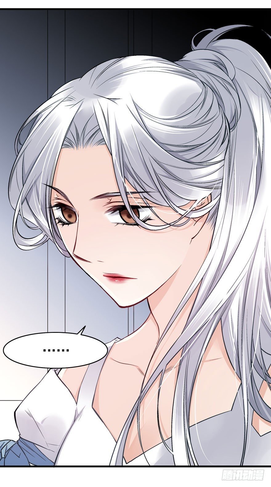 魔女安琪（中）